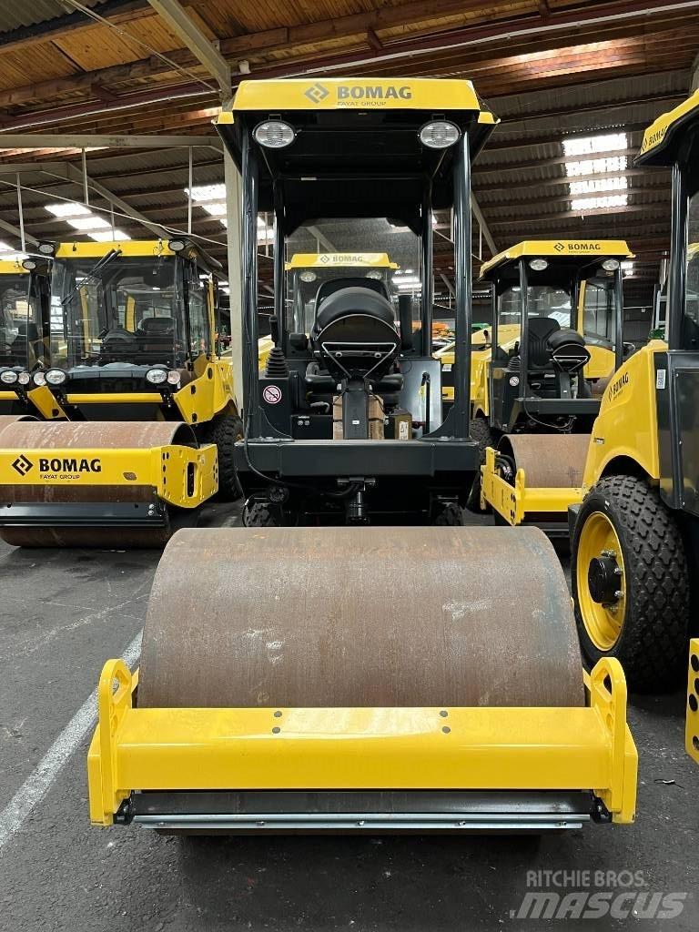 Bomag BW 124 DH-5 振動ローラ
