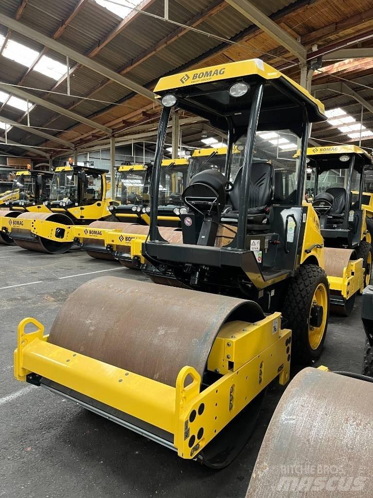 Bomag BW 124 DH-5 振動ローラ
