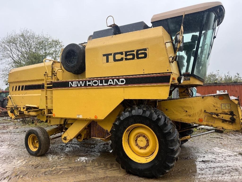 New Holland TC 56 コンバイン