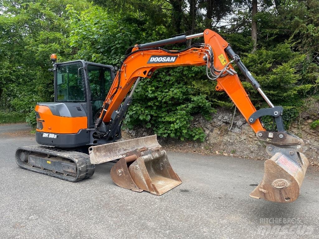 Doosan DX 50 Z ミニ油圧ショベル 7t以下（ミニユンボ・ミニディガー）