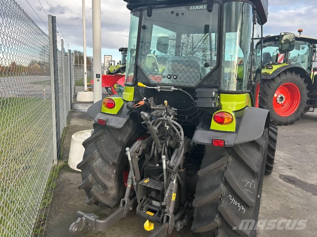 CLAAS Nexos 220 トラクター