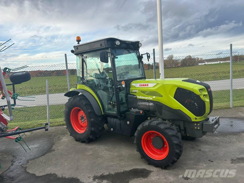 CLAAS Nexos 220 トラクター
