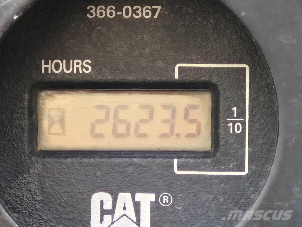 CAT 304 E 2 CR ミニ油圧ショベル 7t以下（ミニユンボ・ミニディガー）