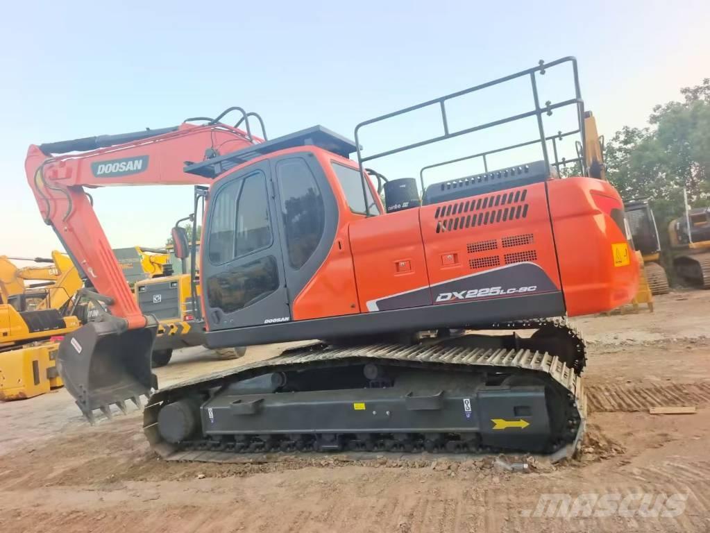Doosan DX 225 LC 大型油圧ショベル12t以上（パワーショベル・ユンボ）