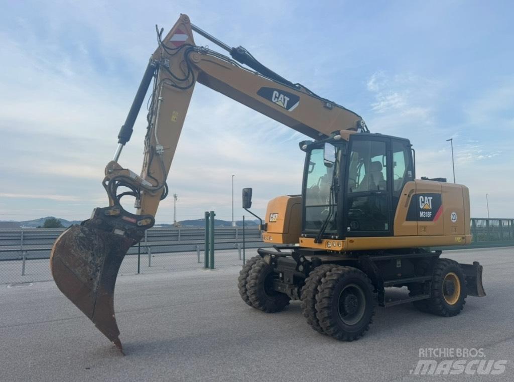 CAT M 318 F ホイール式油圧ショベル（パワーショベル・ユンボ・バックホー）