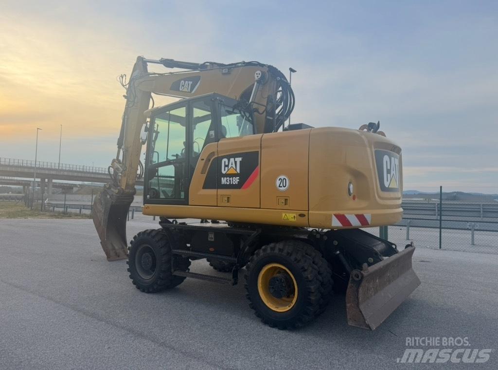 CAT M 318 F ホイール式油圧ショベル（パワーショベル・ユンボ・バックホー）