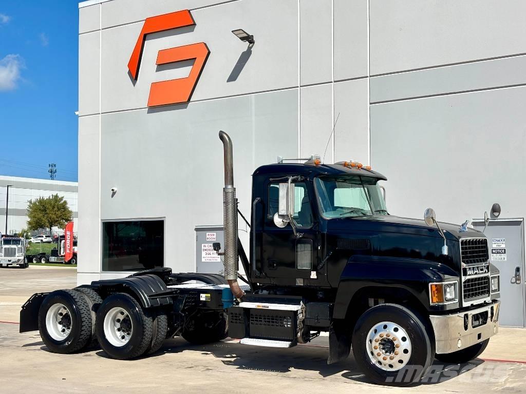 Mack Pinnacle 中古トラクターヘッド | トレーラーヘッド