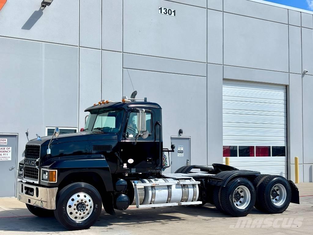Mack Pinnacle 中古トラクターヘッド | トレーラーヘッド