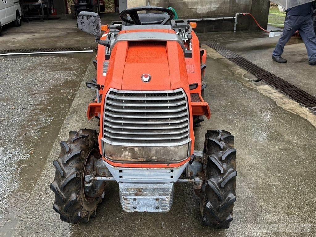 Kubota A-17 トラクター