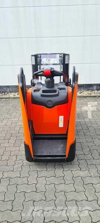 Toyota BT SPE200D 自走式スタッカー