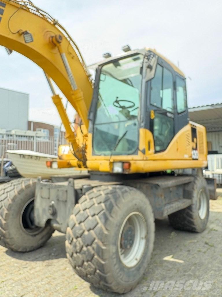 Komatsu PW 130-7K ホイール式油圧ショベル（パワーショベル・ユンボ・バックホー）