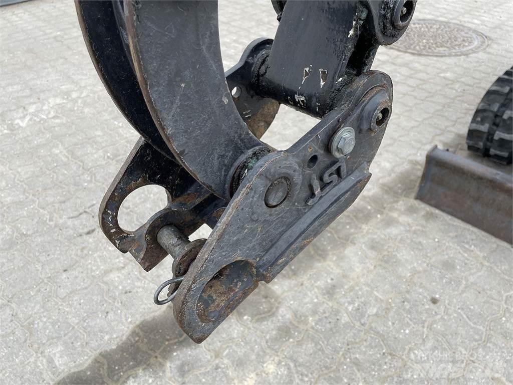 Bobcat E10 ホイール式油圧ショベル（パワーショベル・ユンボ・バックホー）