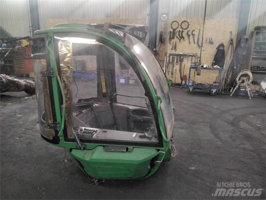 John Deere 1270E キャビン及び内装