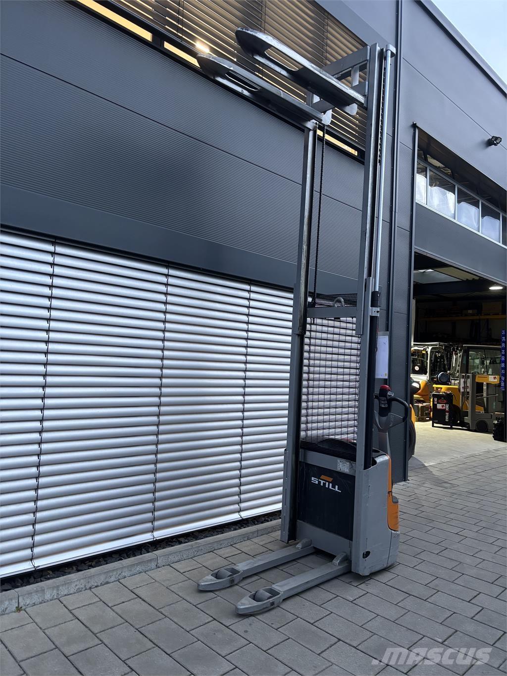 Still EXV 10 自走式スタッカー