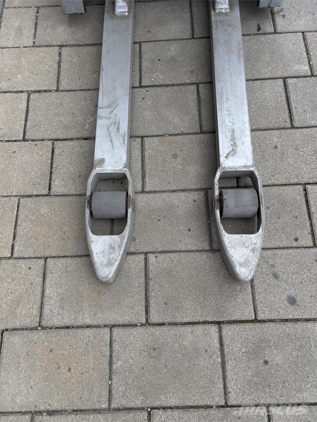 Still EXV 10 自走式スタッカー