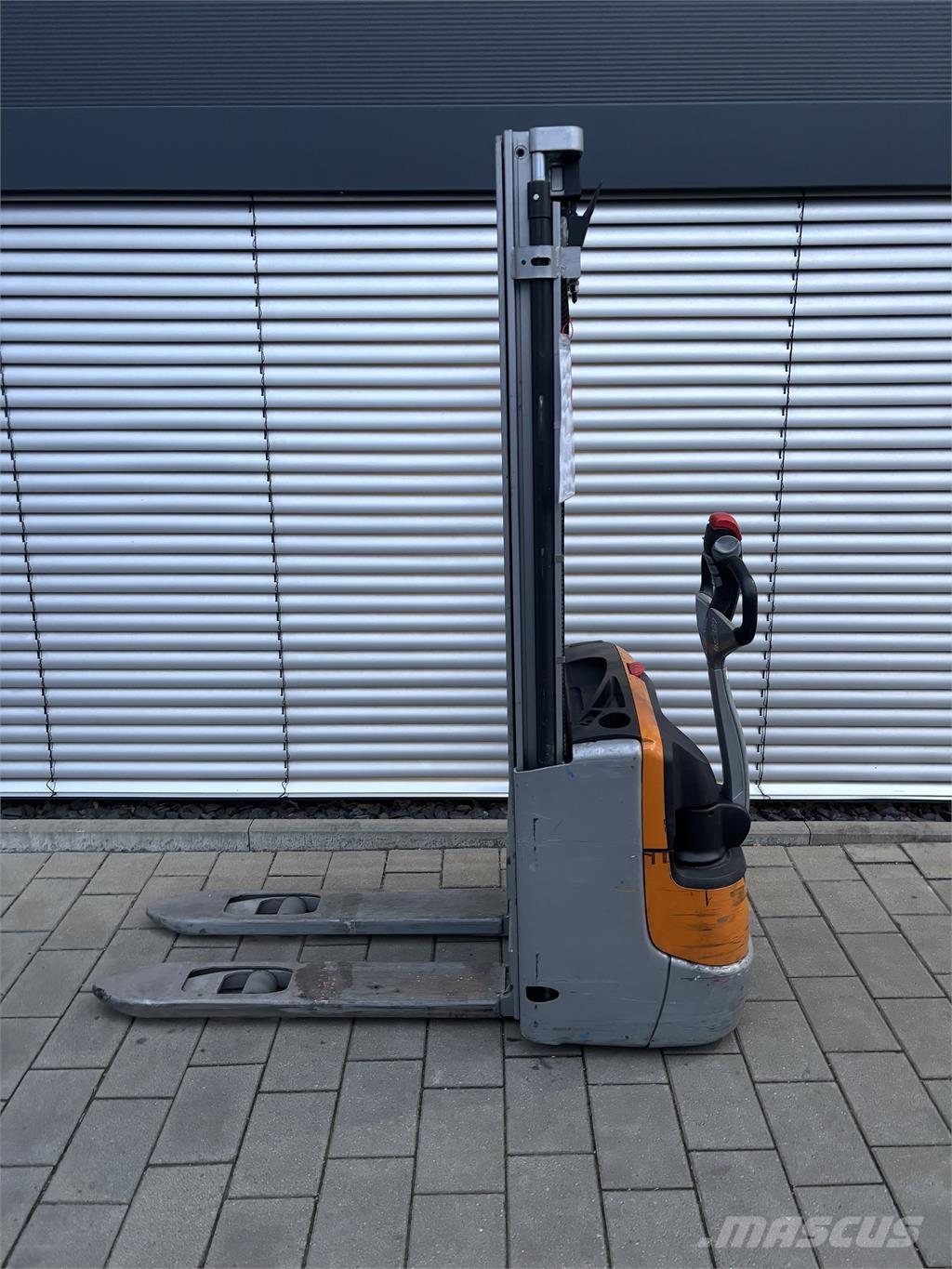 Still EXV 10 自走式スタッカー