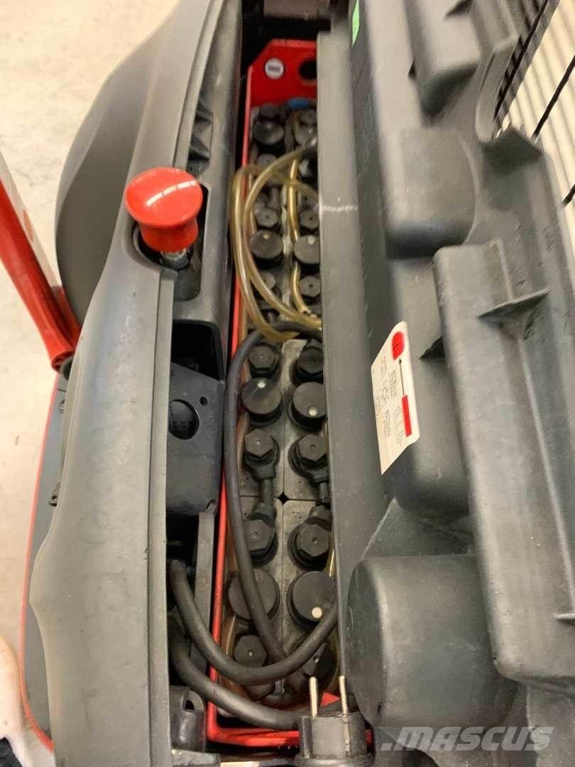 Linde L12 自走式スタッカー