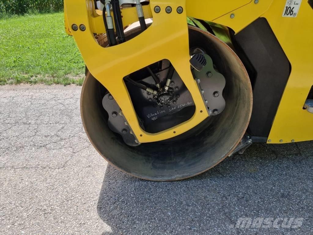Bomag BW 151 AC-5 タイヤローラ