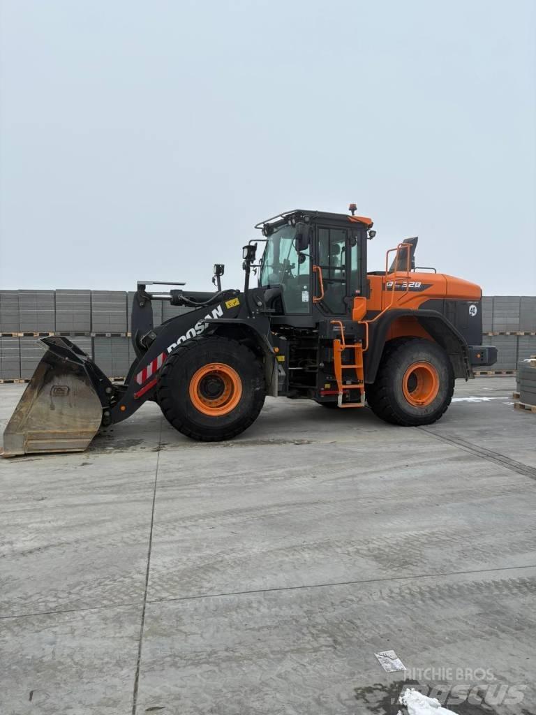 Doosan DL 320-7 ホイールローダー・タイヤショベル