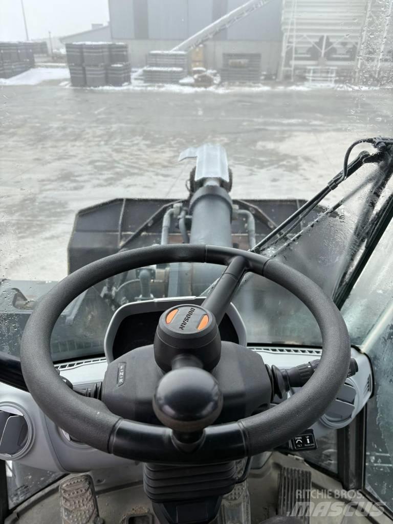 Doosan DL 320-7 ホイールローダー・タイヤショベル