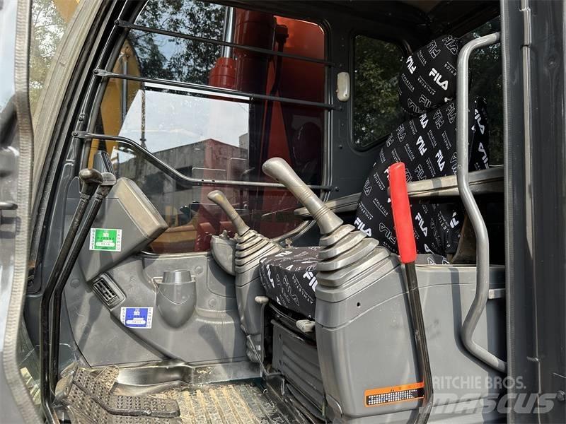Hitachi 200 ホイール式油圧ショベル（パワーショベル・ユンボ・バックホー）