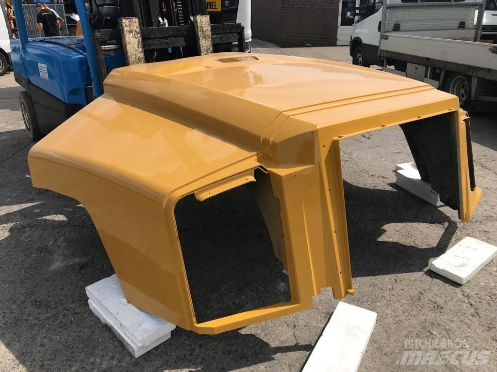 CAT 735 B Hood シャーシ及びサスペンション
