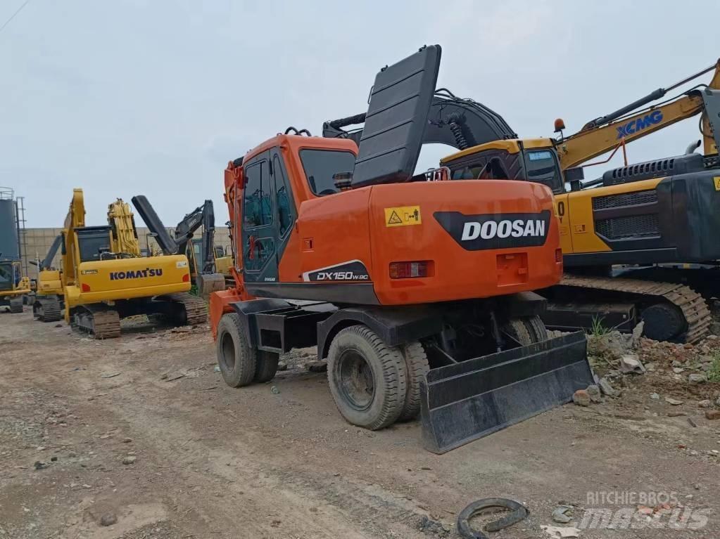 Doosan 150 W ホイール式油圧ショベル（パワーショベル・ユンボ・バックホー）