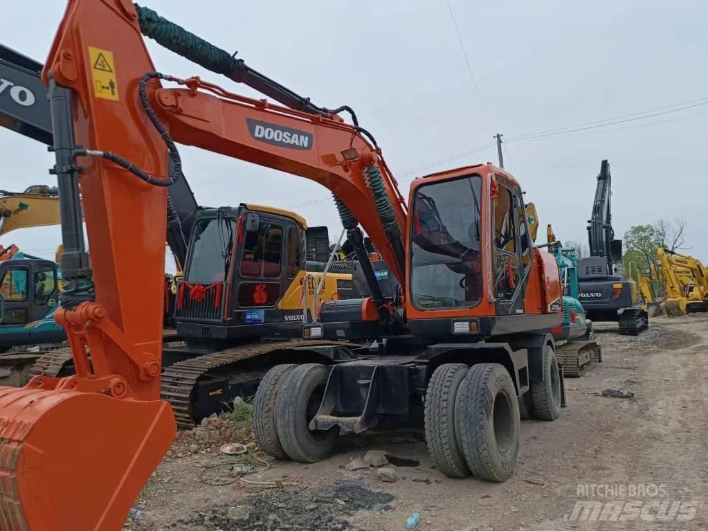 Doosan 150 W ホイール式油圧ショベル（パワーショベル・ユンボ・バックホー）