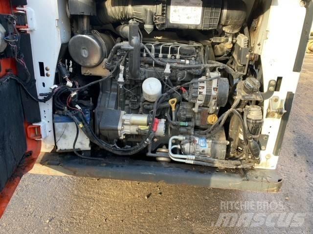 Bobcat S 590 スキッドステアローダー