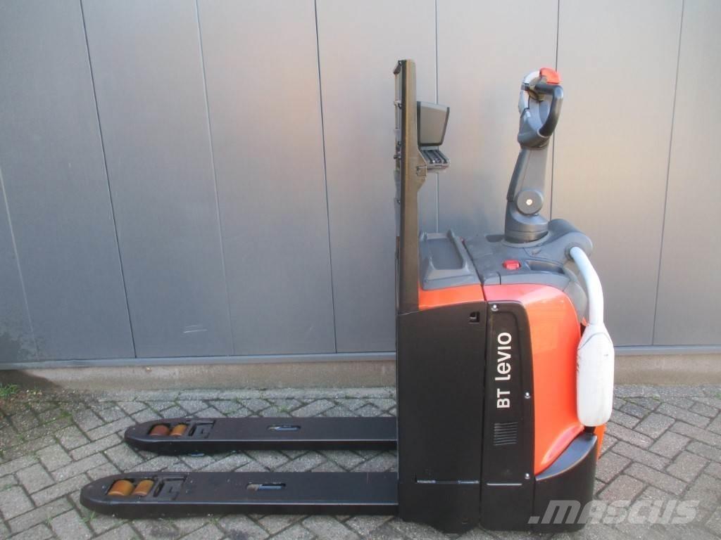 Toyota LPE 200 ローリフトとプラットフォーム