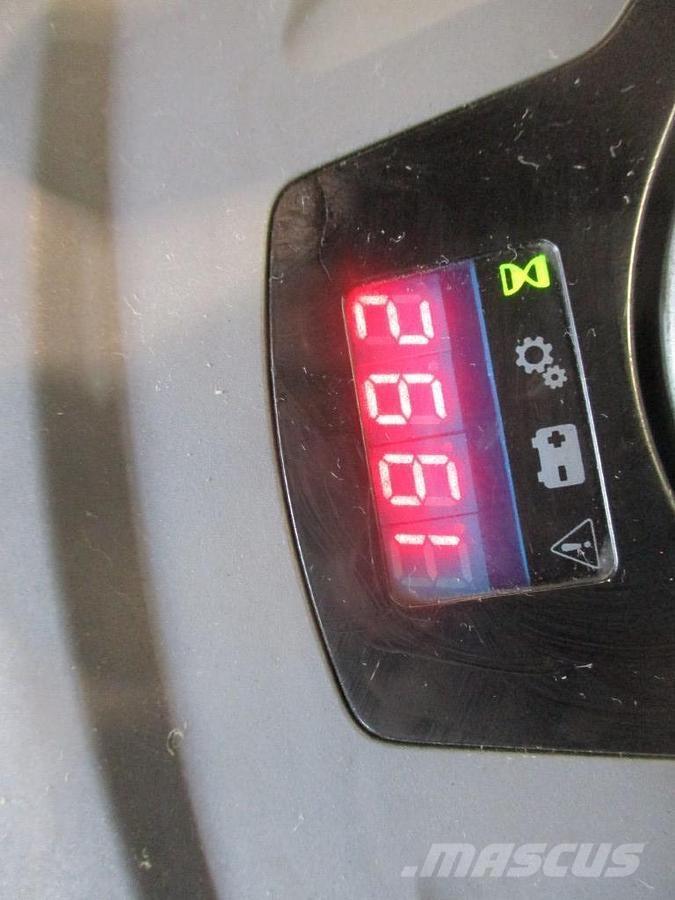 Toyota LPE200 ローリフトとプラットフォーム