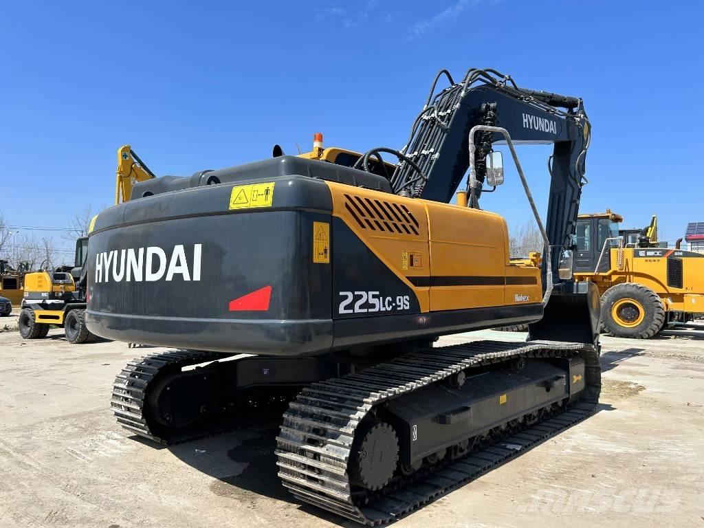 Hyundai 225lc-9s 中型油圧ショベル 7ｔ-12ｔ（ユンボ・パワーショベル・バックホー）