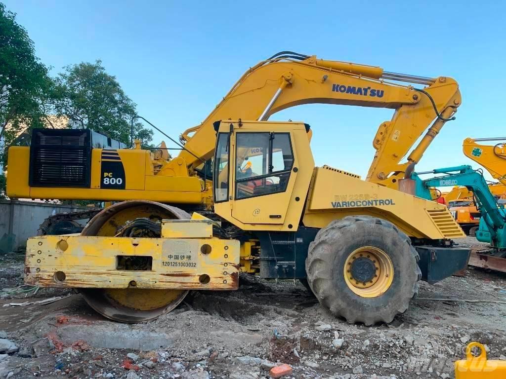 Bomag BW 225 D-3 タンデムローラ