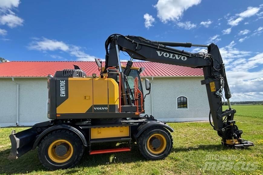 Volvo EWR 170 E ホイール式油圧ショベル（パワーショベル・ユンボ・バックホー）