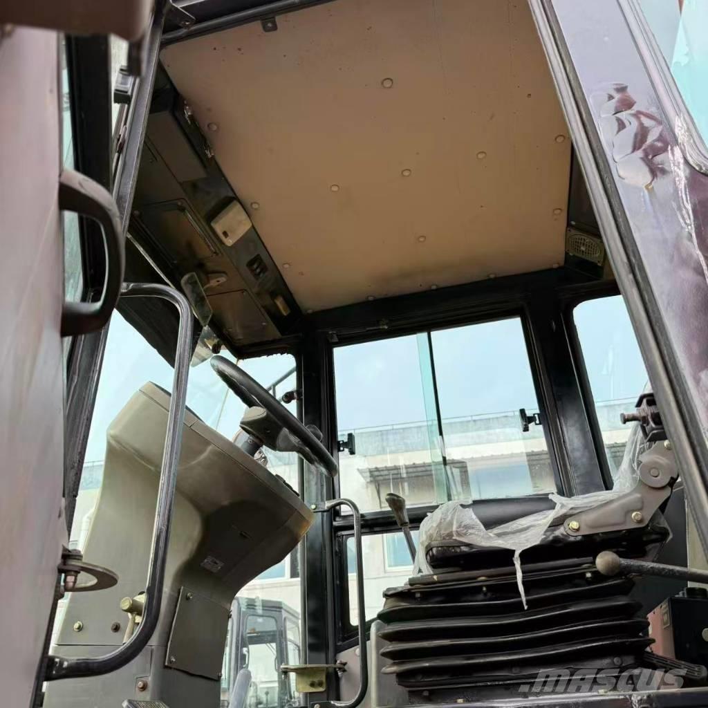 XCMG XS 143 振動ローラ
