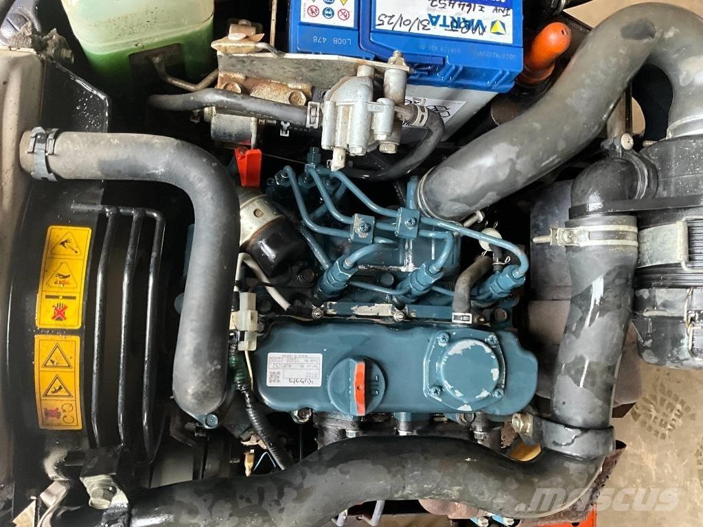 Kubota K 008-3 ミニ油圧ショベル 7t以下（ミニユンボ・ミニディガー）