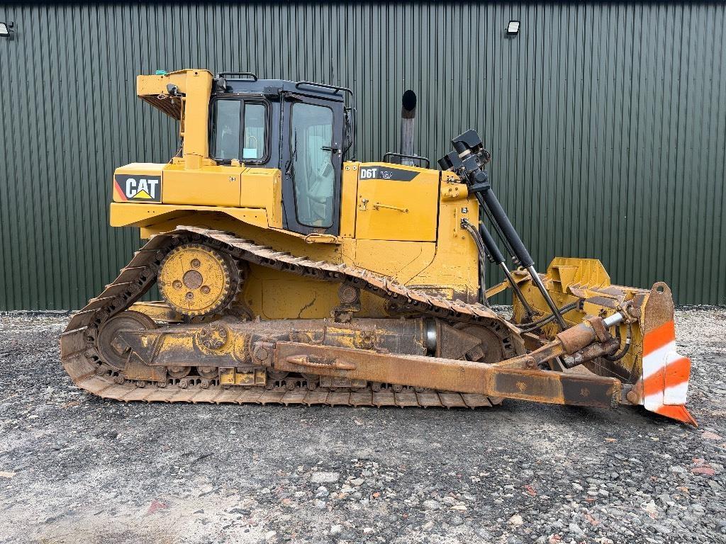 CAT D 6 T LGP ブルドーザー