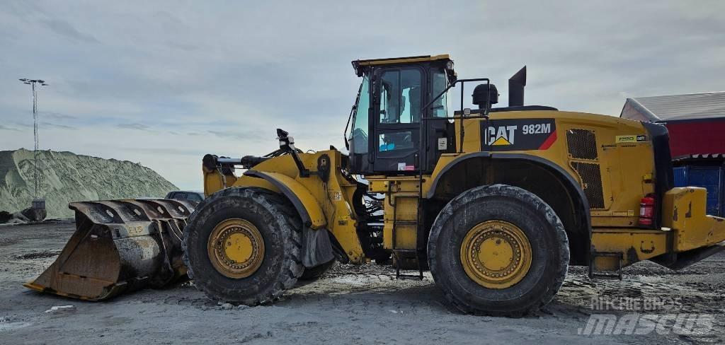 CAT 982 M ホイールローダー・タイヤショベル