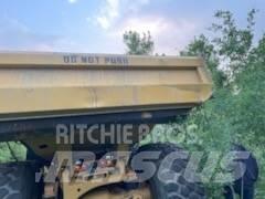 CAT 740 B アーティキュレート式ダンプトラック
