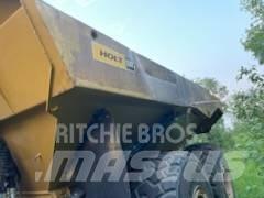 CAT 740 B アーティキュレート式ダンプトラック