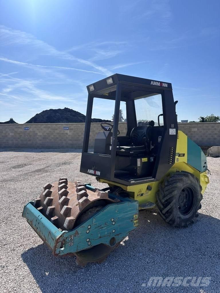 Ammann ASC 30 HD PD ソイルコンパクター