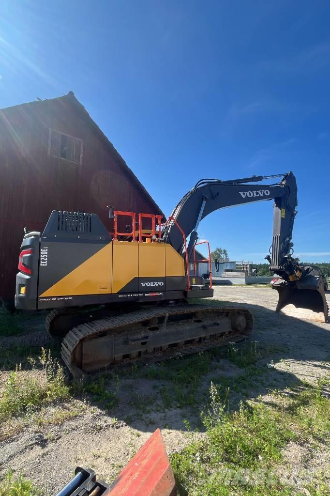 Volvo EC 250 EL 大型油圧ショベル12t以上（パワーショベル・ユンボ）