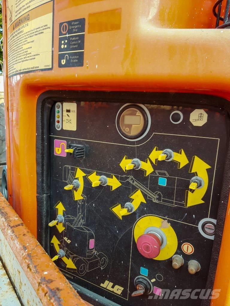 JLG E 300 AJP ブームリフト　屈伸型