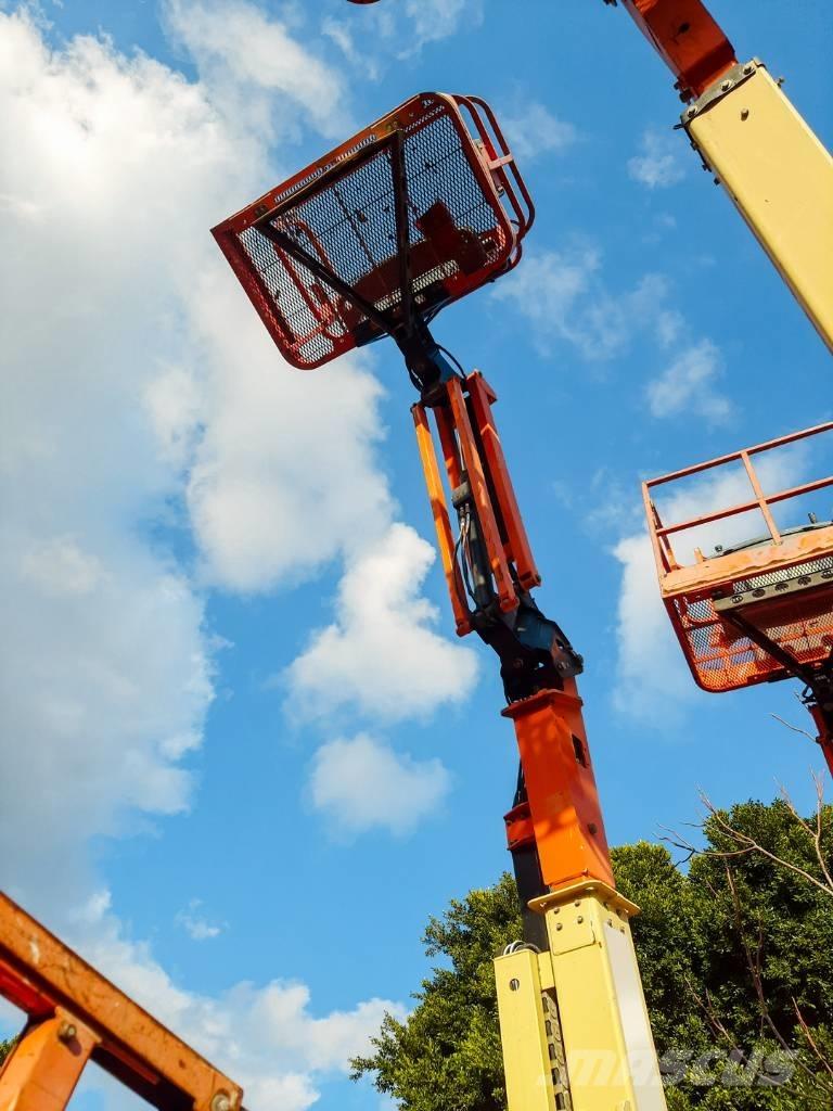 JLG E 300 AJP ブームリフト　屈伸型