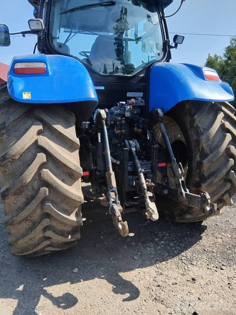 New Holland T7030 トラクター