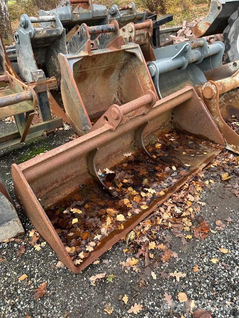 Liebherr 913 compact ホイール式油圧ショベル（パワーショベル・ユンボ・バックホー）