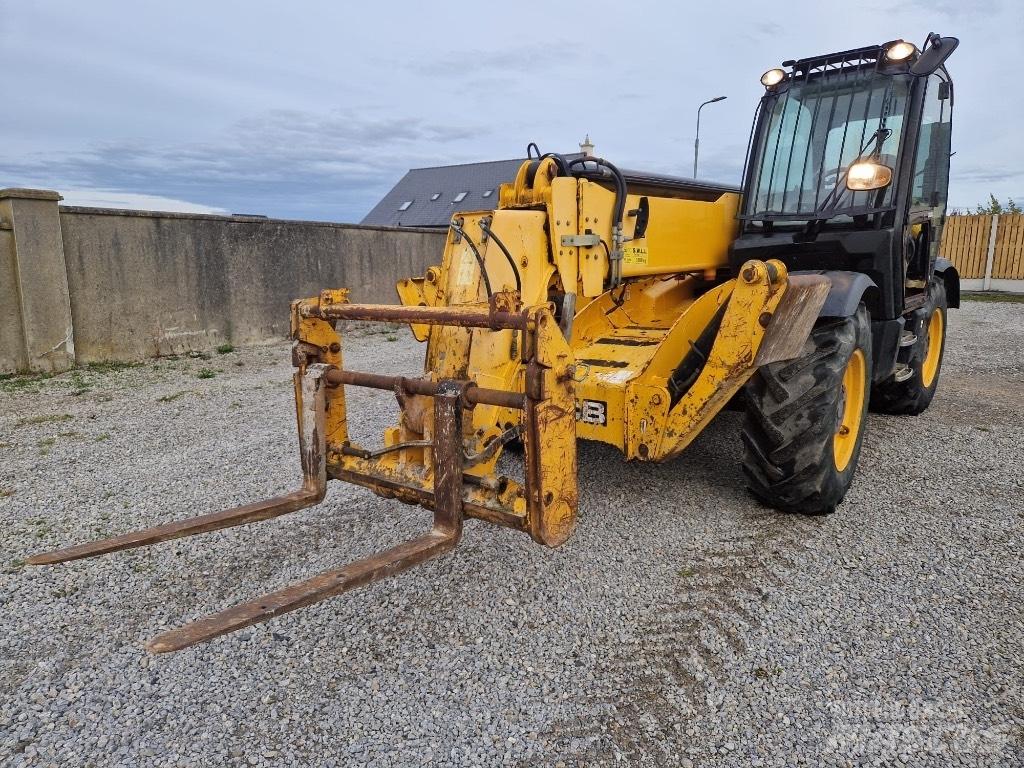 JCB 535-140 テレスコーピックハンドラー