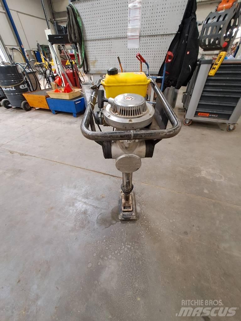 Wacker Neuson BS30 タンパ/転圧バイブレータ