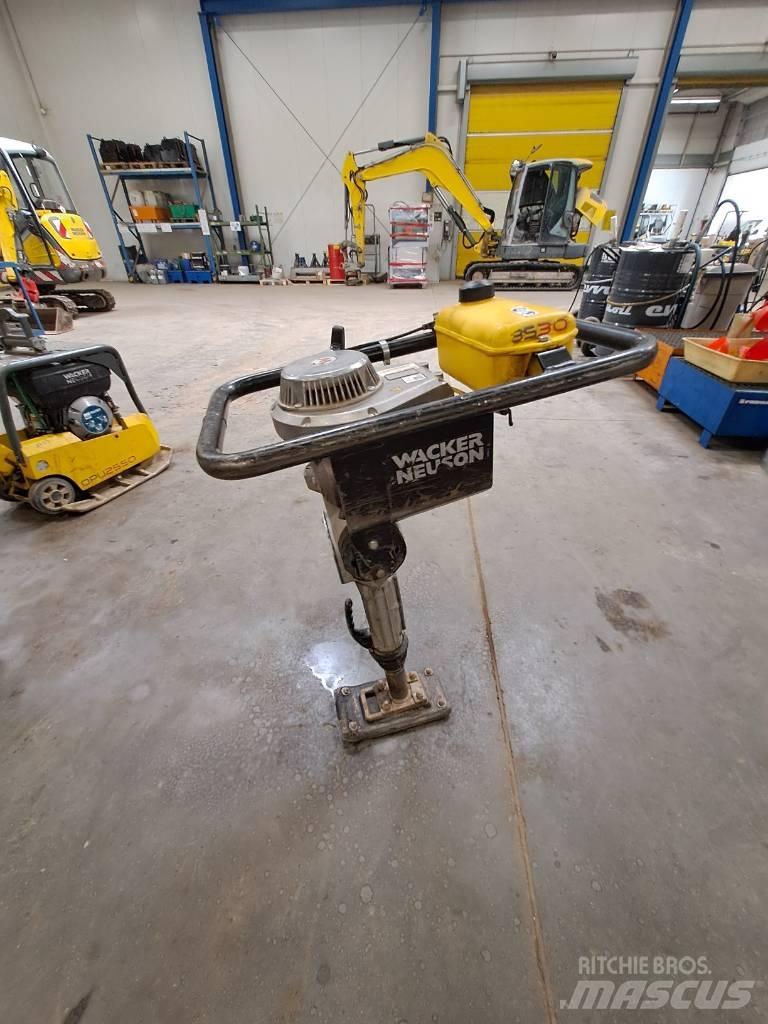 Wacker Neuson BS30 タンパ/転圧バイブレータ