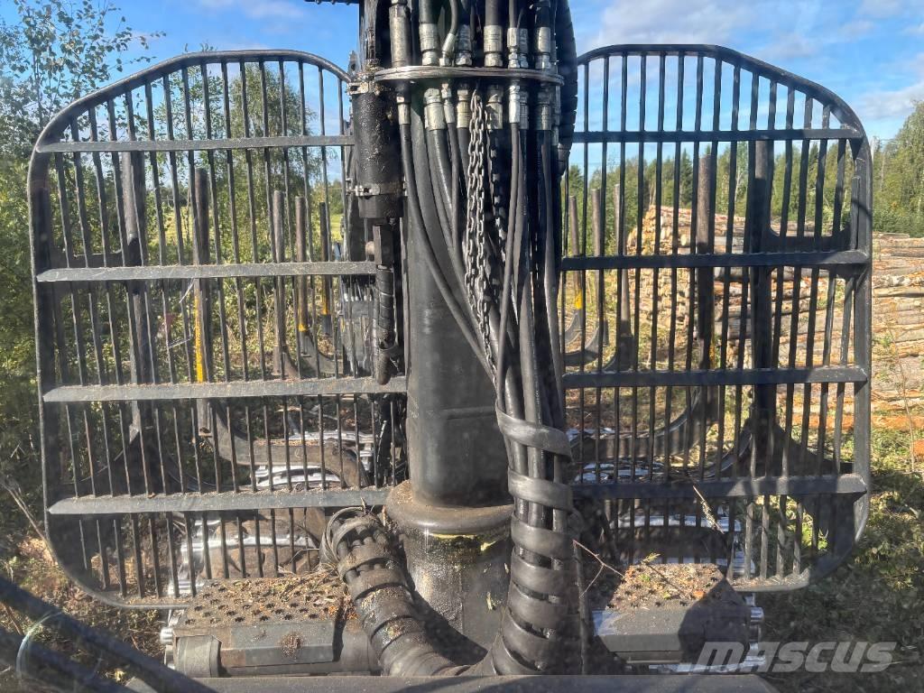 Ponsse WISENT 8W フォワーダー